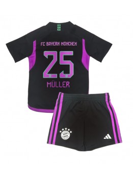 Otroški Nogometna dresi replika Bayern Munich Thomas Muller #25 Gostujoči 2023-24 Kratek rokav (+ hlače)